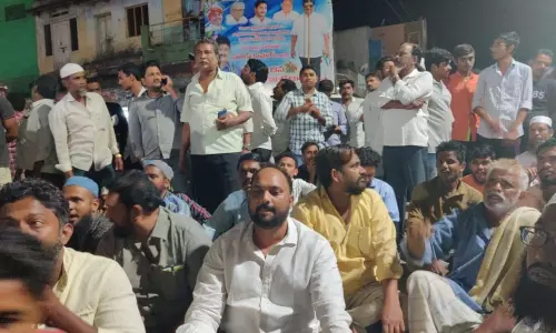 Ponnuru: ఎన్ఆర్సీ సర్వేను నిలిపివేయాలంటూ రాస్తారోకో