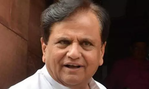 ఐటీ నోటీసులను ధృవీకరించిన అహ్మద్‌ పటేల్‌