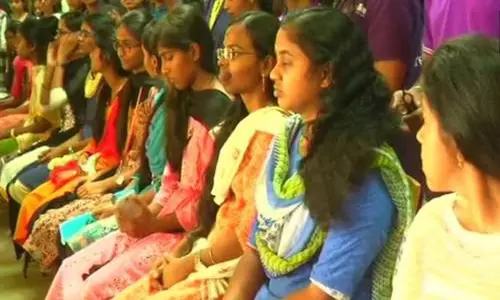 కేశాలను దానమిచ్చిన 80 మంది విద్యార్థినులు.. ఎందుకో తెలిస్తే షాక్