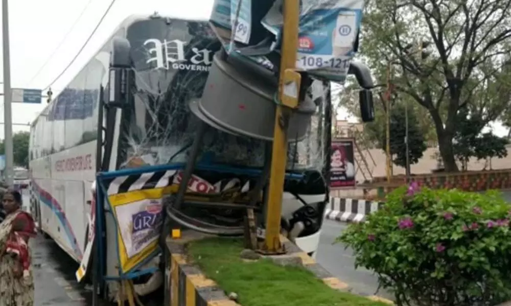 private travels bus accident in Vijayawada