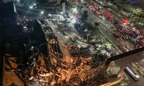 చైనాలో కుప్పకూలిన క్వారంటైన్ భవనం