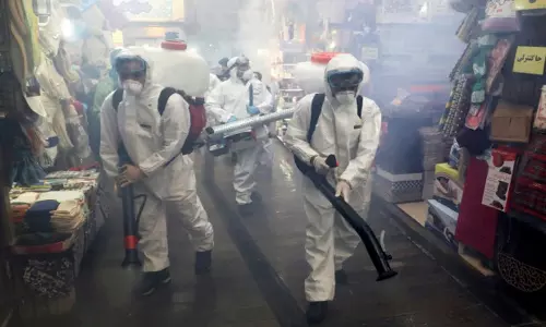 కరోనా విరుగుడుకు నాటుసారా.. వదంతులతో 27 మంది మృత్యువాత