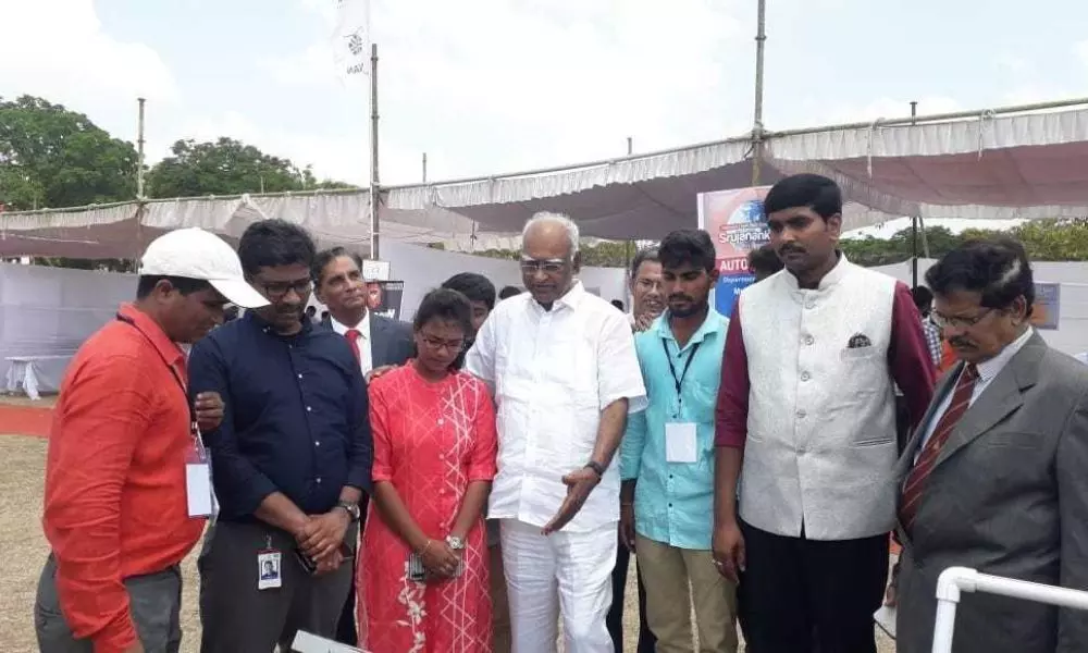 Chebrolu: ఘనంగా ప్రారంభమైన విజ్ఞాన్ సృజనాంకుర Chebrolu: ఘనంగా ప్రారంభమైన విజ్ఞాన్ సృజనాంకుర