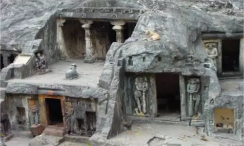 గుహాలయంలో భర్గేశ్వరుడు ఎక్కడున్నాడో తెలుసా..?