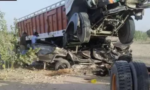 Road Accident: ఘోర రోడ్డు ప్రమాదం.. స్పాట్ లో 11 మంది దుర్మరణం