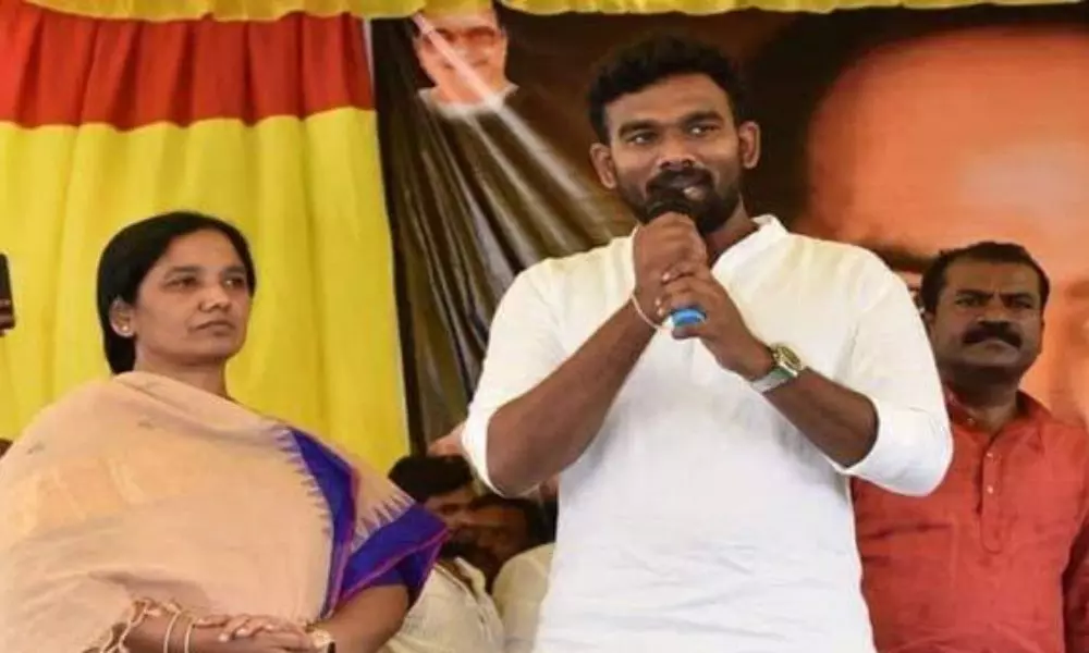 టీడీపీకి పరిటాల ఫ్యామిలీ గుడ్బై.. క్లారిటీ ఇచ్చిన శ్రీరామ్.. టీడీపీకి పరిటాల ఫ్యామిలీ గుడ్బై.. క్లారిటీ ఇచ్చిన శ్రీరామ్..