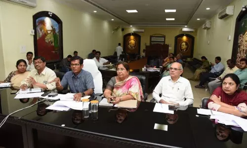 Guntur: కరోనా వైరస్ నివారణపై అధికారులతో జేసీ వీడియో కాన్ఫరెన్స్ Guntur: కరోనా వైరస్ నివారణపై అధికారులతో జేసీ వీడియో కాన్ఫరెన్స్