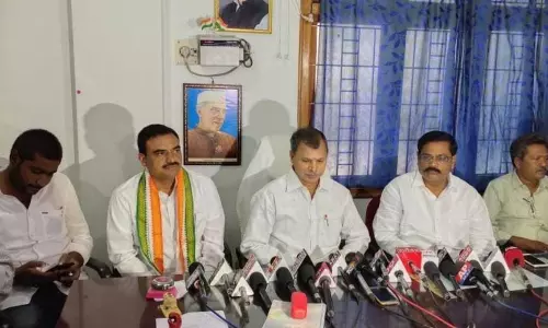 Kadapa: ఎన్నికల కమిషన్ ను ప్రశ్నించే హక్కు ముఖ్యమంత్రికి లేదు