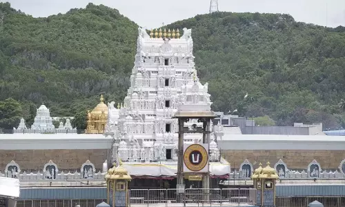 Corona Effect: తిరుమలలో తగ్గిన భక్తుల రద్దీ