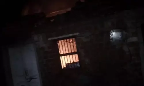 సిలిండర్ పేలి తల్లీకొడుకు సజీవదహనం.. కాసేపట్లో పరీక్షకు..