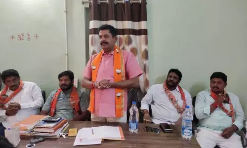 Rayachoti: ఎన్నికల దౌర్జన్యాలపై కేంద్రానికి ఫిర్యాదు Rayachoti: ఎన్నికల దౌర్జన్యాలపై కేంద్రానికి ఫిర్యాదు