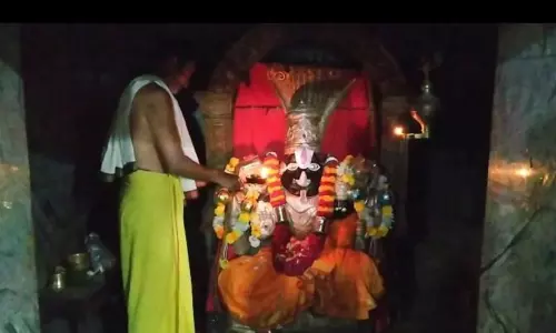 Uravakonda: కరోనా వైరస్ నేపథ్యంలో పెన్నోహోబిళంలో జరగవలసిన ఉగాది ఉత్సవాలు రద్దు Uravakonda: కరోనా వైరస్ నేపథ్యంలో పెన్నోహోబిళంలో జరగవలసిన ఉగాది ఉత్సవాలు రద్దు