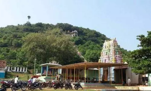 Payakaraopeta: కరోనా వైరస్ ప్రభావంతో ఉపమాక వెంకన్న ఆలయంలో దర్శనం రద్దు