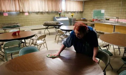 అసలెలా ఈ కరోనా వైరస్ వ్యాపిస్తుంది.. దాని లైఫ్ స్పాన్ ఎంత.. ఏ వస్తువులపై ఎక్కువగా వ్యాపిస్తుంది?