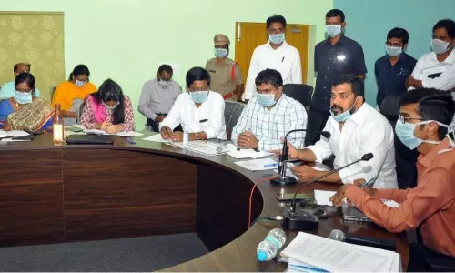 Nellore: కరోనా నివారణకు చేపట్టవలసిన చర్యల గురించి మంత్రి సమీక్ష