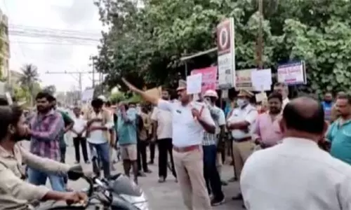 గల్లాలు ఎగిరేసుకుంటూ గల్లీల్లో తిరగడం మానేద్దాం.. మూడో దశలోకి అడుగుపెట్టామా ఇక అంతే సంగతి..