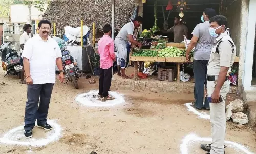 Gokavaram: దుకాణానికి వెళితే దూరం పాటించాలి