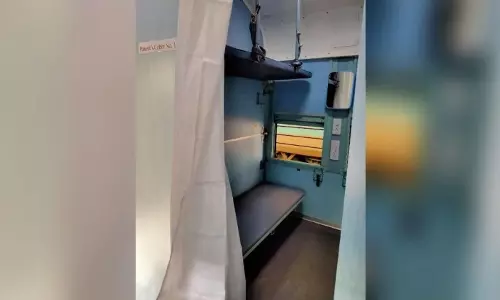 ట్రైన్ కోచ్‌లను ఐసోలేషన్ వార్డులుగా మార్చేస్తున్న రైల్వే శాఖ