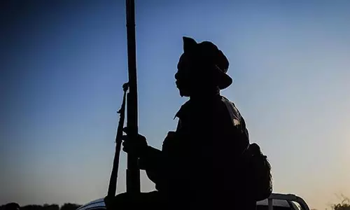 ప్రపంచం మొత్తం కరోనాతో పోరాడుతుంటే.. నైజీరియా మాత్రం వారితో పోరాటం..