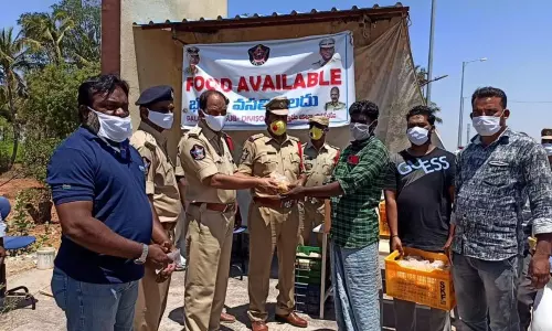 Palamaner: వలసకూలీలను ఇంటికి పంపేందుకు అధికారులు ఓకే