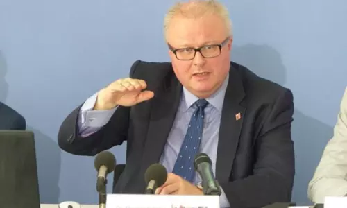 Coronavirus: కరోనావైరస్ సంక్షోభం.. ఆర్థిక మంత్రి ఆత్మహత్య