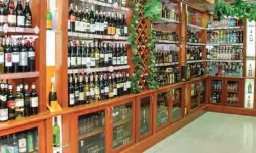 కరోనా బాధితులు కంటే .. మందుబాబులే ఎక్కువ..!