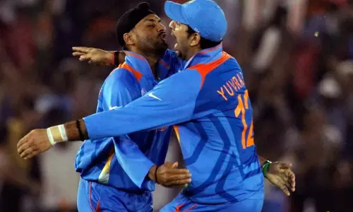 పాకిస్తాన్ మైనారిటీలకు మీ సహాయం అవసరం : యువరాజ్, హర్భజన్లకు కనేరియా విజ్ఞప్తి