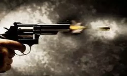 లాక్ డౌన్ పాటించి ఇంట్లో ఉండమని చెప్పినందుకు వ్యక్తిపై కాల్పులు