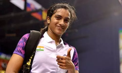 బ్యాడ్మింటన్ కోర్టులోనే ఆడాలి.. కరోనాతో పోరు ఇంట్లోనే ఉండి చేయాలి.. సింధు అదిరిపోయే వీడియో