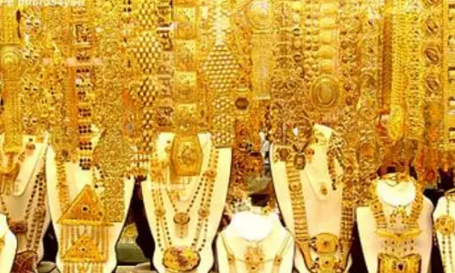 Gold Rate: దిగొచ్చిన బంగారం ధరలు.. వెండి ధరలూ తగ్గాయి!
