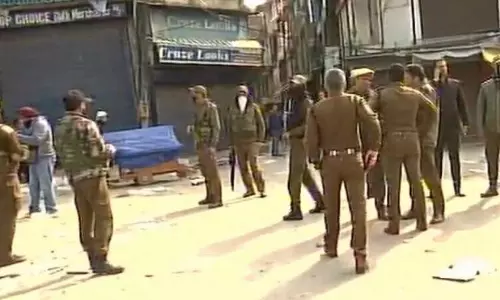 కాశ్మీర్ లో ఉగ్ర అలజడి.. సీఆర్పీఎఫ్‌ హెడ్‌కానిస్టేబుల్‌ మృతి