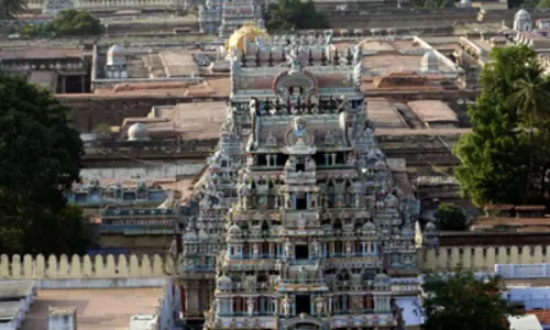 కావేరి నది రూపుదిద్దుకున్న ద్వీపంలో ఉన్న ఆలయం ఇదే