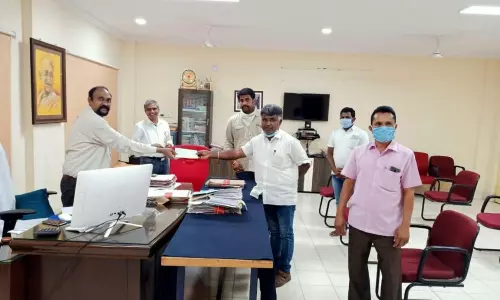 Nagarkurnool: కరోనా నియంత్రణకు శ్రీ కృష్ణ కాటన్ మిల్లు 50 వేల విరాళం