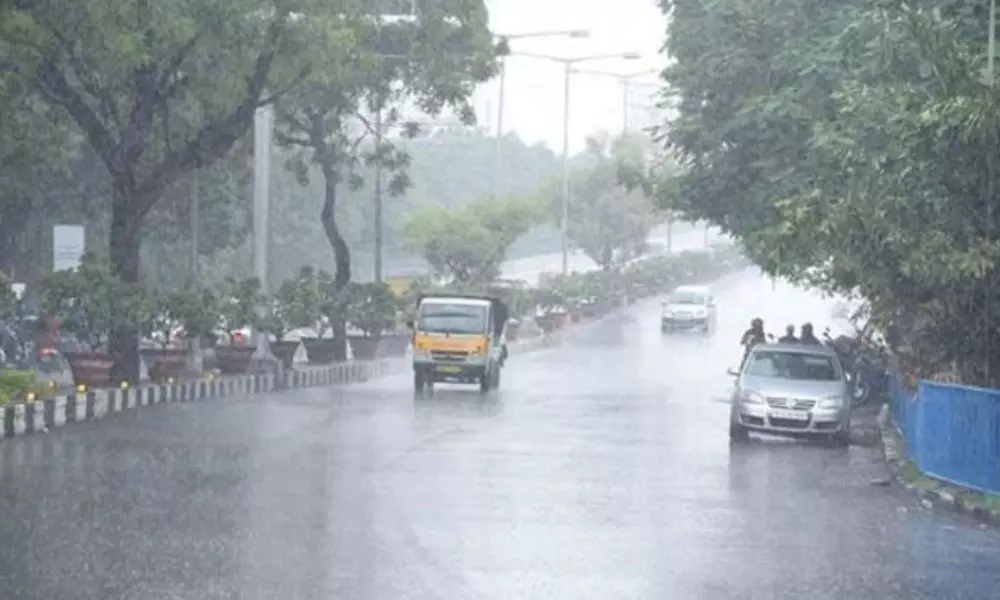 హైదరాబాద్లో పలు చోట్ల భారీ వర్షం హైదరాబాద్లో పలు చోట్ల భారీ వర్షం