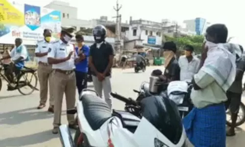 Yellamanchili: యలమంచిలిలో పకడ్బందీగా లాక్​డౌన్