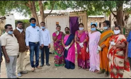 Ongole: టైలర్స్ అసోసియేషన్ ఆధ్వర్యంలో భోజనం పంపిణీ