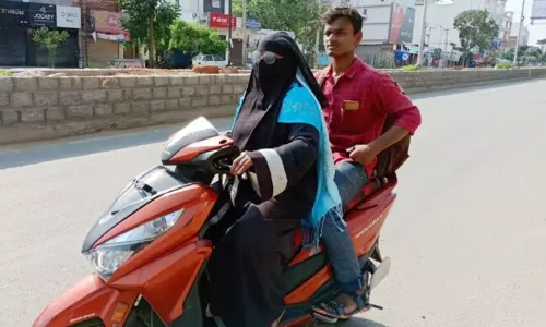 అమ్మ ప్రేమ.. కొడుకు కోసం 1400 కిలోమీటర్లు ఒంటరిగా.. అమ్మ ప్రేమ.. కొడుకు కోసం 1400 కిలోమీటర్లు ఒంటరిగా..