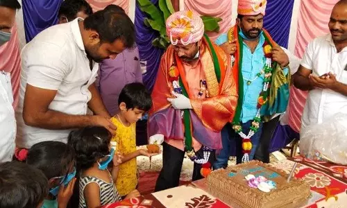 లాక్‌డౌన్‌ ఉల్లంఘించి.. బీజేపీ ఎమ్మెల్యే బర్త్‌డే పార్టీ