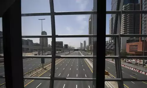 దుబాయ్ లో కుమార్తెను చూడటానికి వెళ్ళీ అక్కడే కన్నుమూసిన తండ్రి