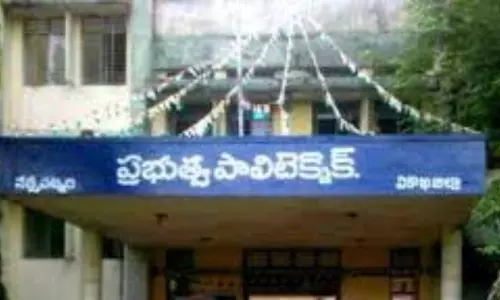Narsipatnam: పాలిటెక్నికల్ కళాశాలలో కూరగాయల మార్కెట్