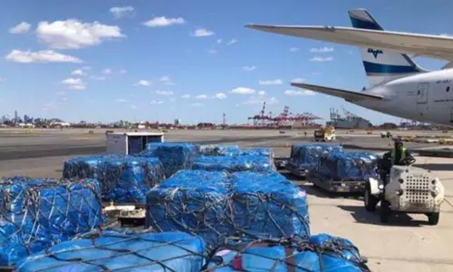 ట్రంప్ ప్రభత్వానికి ఉపశమనం.. భారత్ నుంచి అందిన క్లోరోక్విన్ మాత్రలు ట్రంప్ ప్రభత్వానికి ఉపశమనం.. భారత్ నుంచి అందిన క్లోరోక్విన్ మాత్రలు