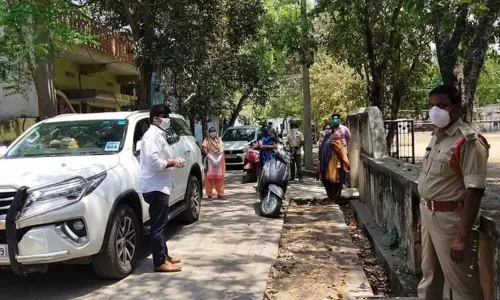 Nidadavolu: కరోనా నివారణ చర్యలపై ఎమ్మెల్యే సమీక్ష