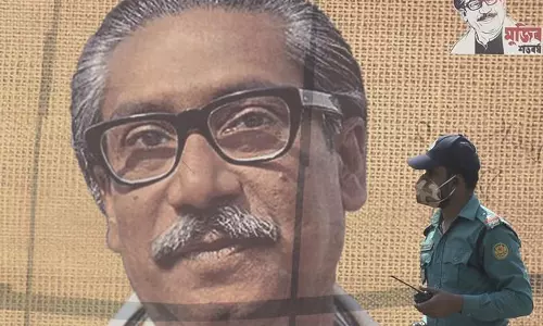 బంగ్లా జాతిపిత, ప్రస్తుత ప్రధాని తండ్రి హత్య కేసులో.. మాజీ సైనికాధికారికి ఉరి