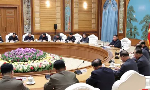 ప్రపంచమంతా కరోనా మహమ్మారితో పోరాడుతుంటే.. ఈయన మాత్రం ఇప్పుడు మేల్కొన్నారు..