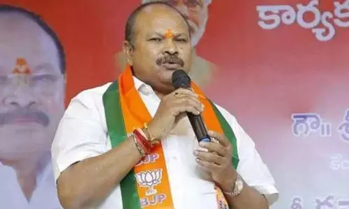 ప్రజల ప్రాణాలు ముఖ్యం .. ఆ పని చేయండి.. సీఎంకు కన్నా విజ్ఞప్తి ప్రజల ప్రాణాలు ముఖ్యం .. ఆ పని చేయండి.. సీఎంకు కన్నా విజ్ఞప్తి