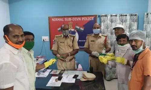 నిర్మల్ సేవాసమితి ఆధ్వర్యంలో మాస్క్ లు, మజ్జిగ పంపిణీ