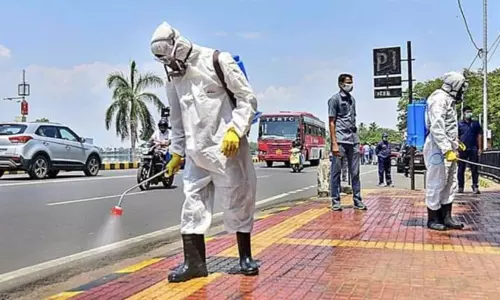 రాష్ట్రంలో 28 జిల్లాలకు విస్తరించిన కరోనా.. కంటైన్ మెంట్ లను పెంచే ఆలోచనలో..