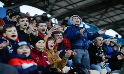 కరోనా కట్టడికి అన్ని దేశాలు పోరాటం చేస్తుంటే.. వీళ్ళు ఎం చేశారో చూడండి!