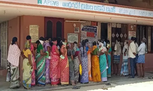 Payakaraopeta: సామమాజిక దూరం ఇదేనా !