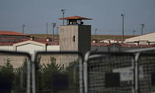 కరోనా ఎఫెక్ట్ : పదివేల మంది ఖైదీల విడుదలకు మార్గం సుగమం